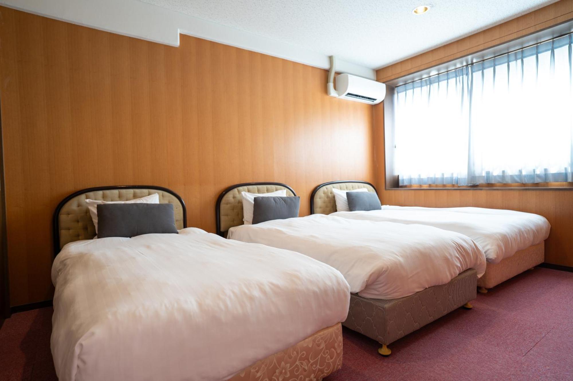 Royal Hotel Yomitan Eksteriør bilde